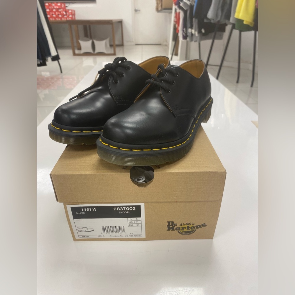 Dr Martens 1461 Smooth Leather Oxford Women 7 Shoes 3 Eye Yellow Stitch Classic